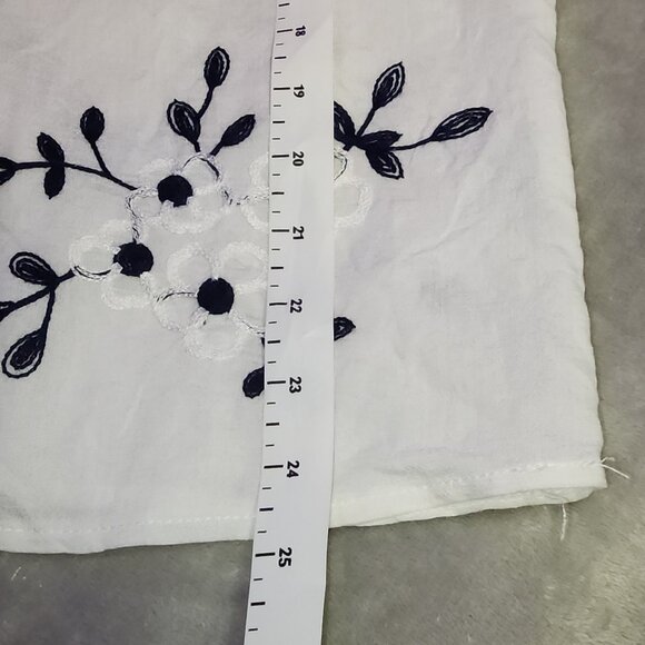 Gorgeous Women's XL Anthropologie Kindred Embroidered White Blue Cotton top - Picture 5 of 16